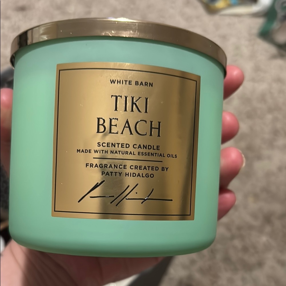 White Barn Green Candle Bath & Body